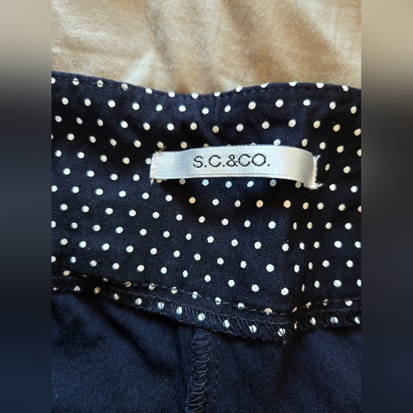 S.C.&Co. | Black Polka Dot Capris, Size 12 - Picture 3 of 9